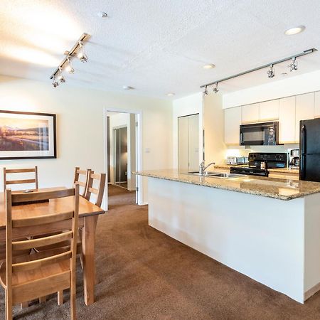 Apartamento The Ironwood On Blueberry Hill Whistler Habitación foto